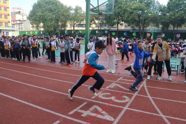 西鄉(xiāng)縣東關小學2023年春季田徑運動會成功舉行插圖3