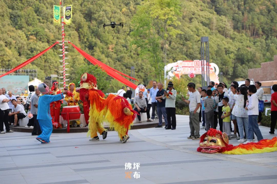 陜西省秋季“村晚”示范展示暨佛坪縣2024年中國(guó)農(nóng)民豐收節(jié)活動(dòng)在大河壩鎮(zhèn)成功舉辦